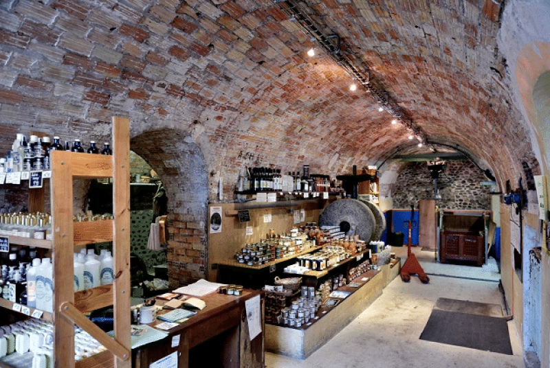 boutique dans l'ancien moulin paschetta henry à Oraison, proche Manosque